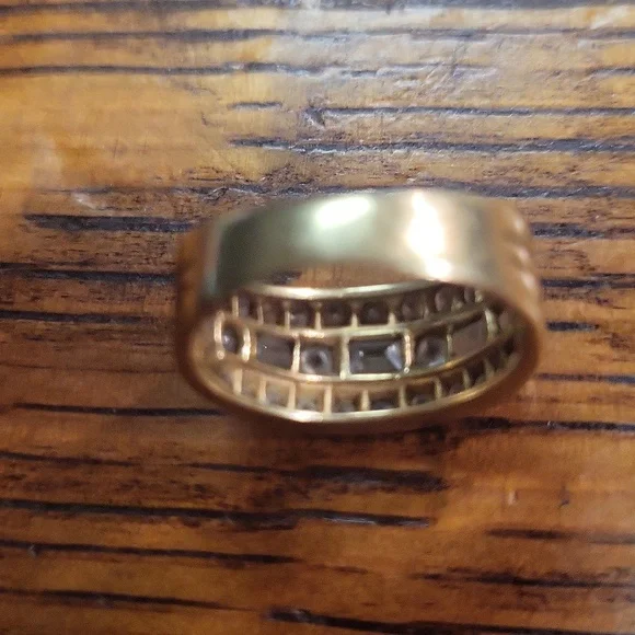Elegant 1 Carat E F VS 1DiamondRing in 18KT Gold.Excellent quality